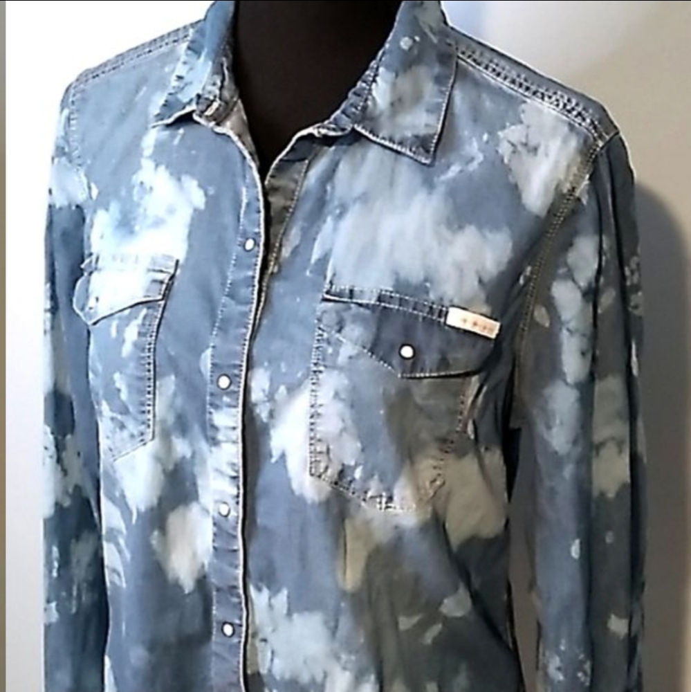 Calvin Klein bleach mod blue denim heart back pearl snap button down